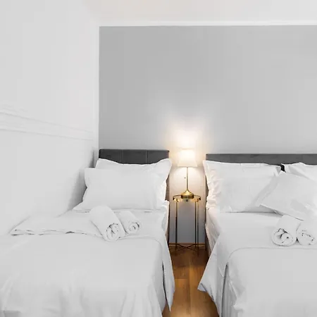 Splitstay - 1 Min To Golden Gate, Old Town 아파트